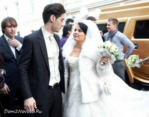 Юля и Тигран перед входом в ЗАГС Юля и Тигран перед входом в ЗАГС