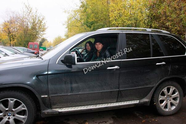 Женя Феофилактова и Антон Гусев в своей машине Женя Феофилактова и Антон Гусев в своей машине